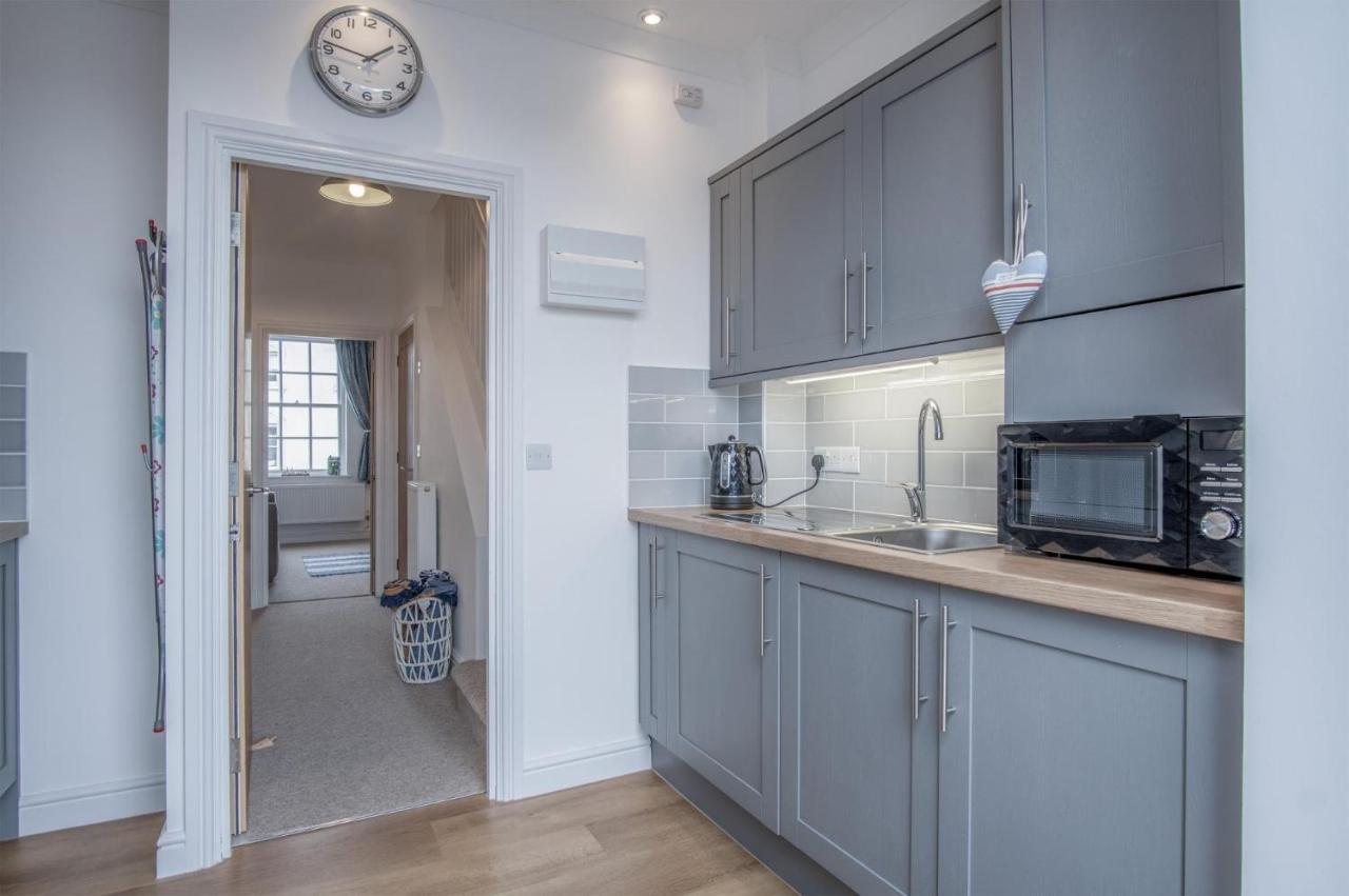 Ramsey Apartment - 2 Bedroom Apartment - Tenby Exterior photo