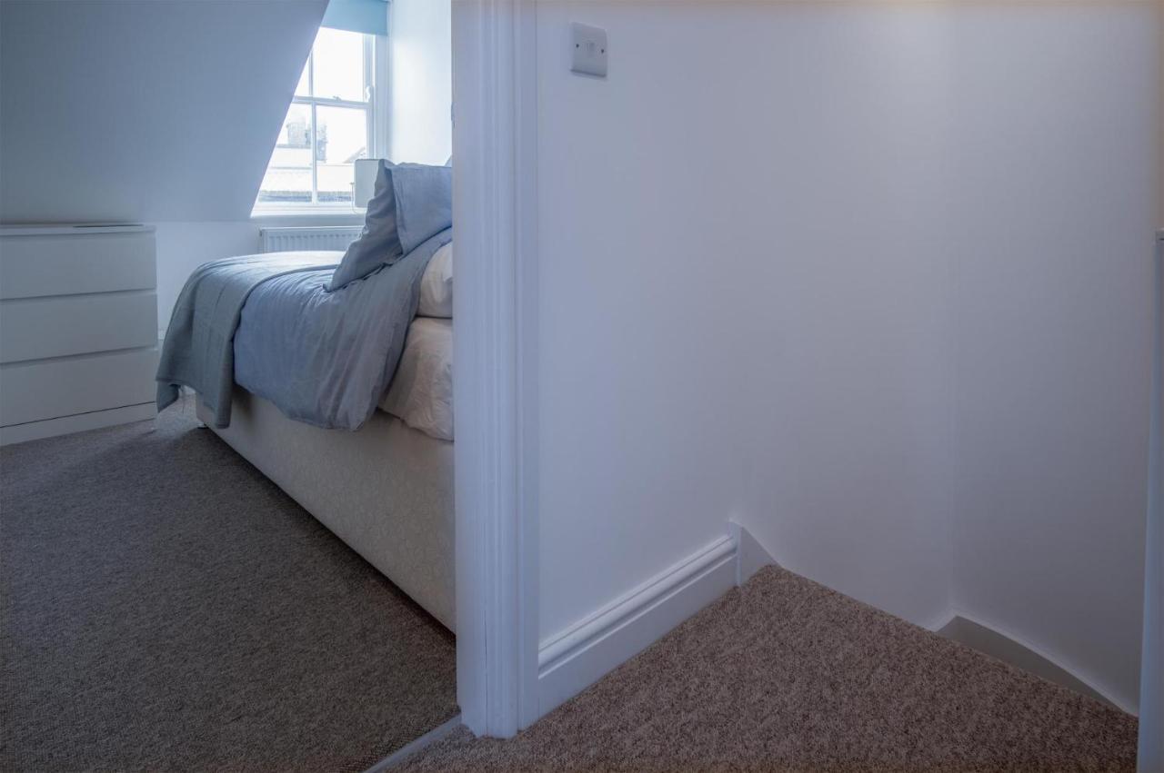 Ramsey Apartment - 2 Bedroom Apartment - Tenby Exterior photo